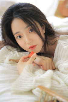 办公室的超短裙女教师美女